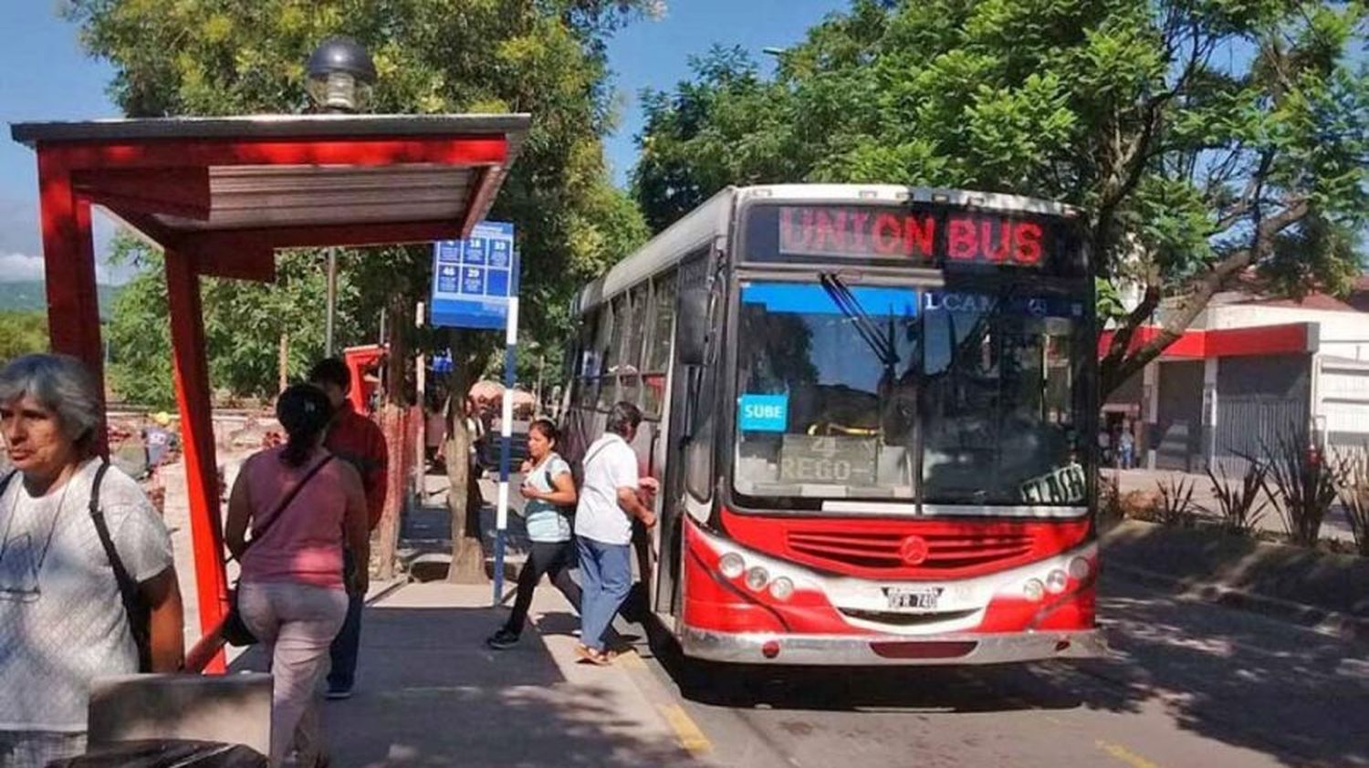 Polémica: Jujuy exigirá carnet de vacunación para usar el transporte público