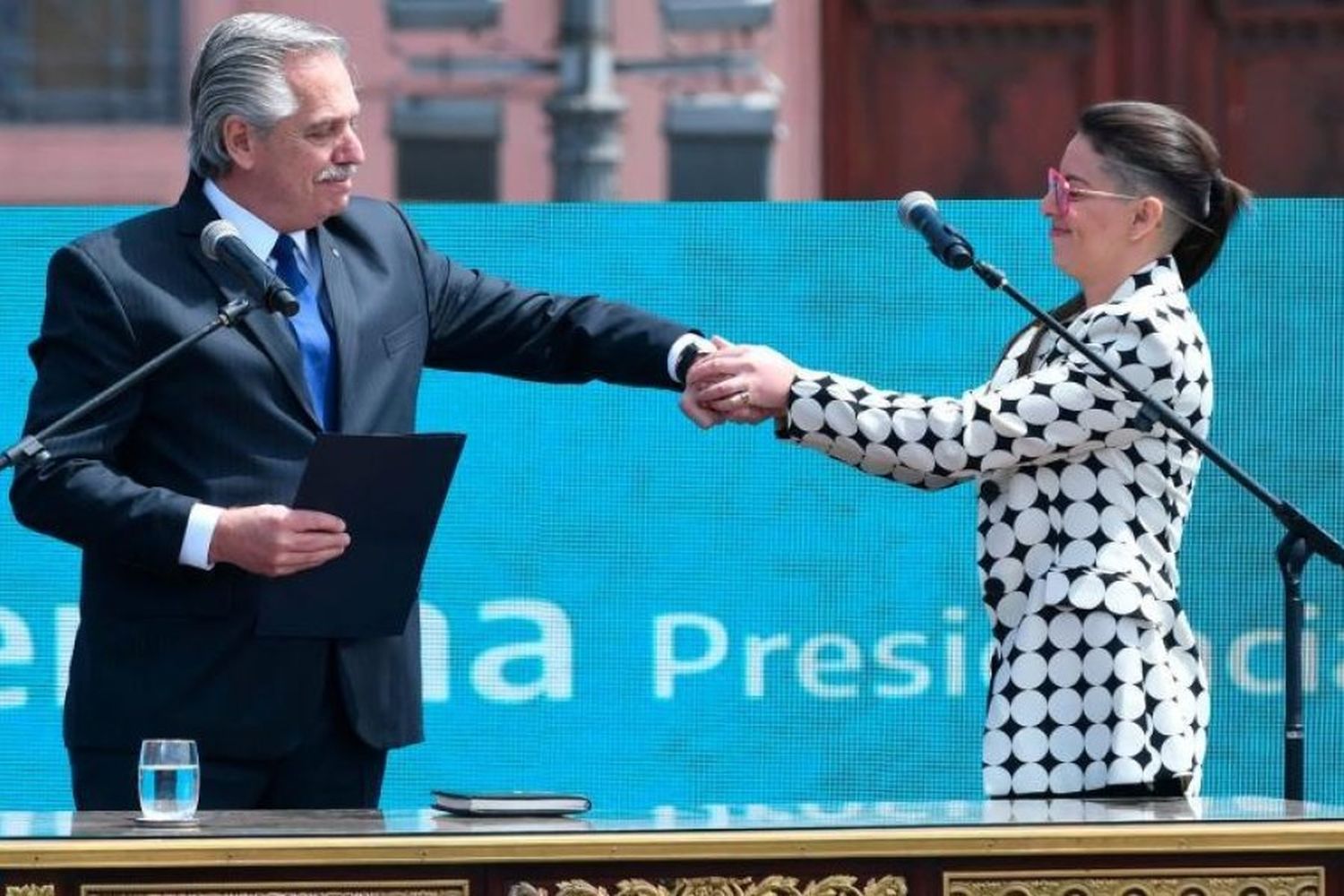 Sobre Mazzina Mazzina, el Presidente explicó que su designación significa poder “escuchar al feminismo del interior de la patria”.