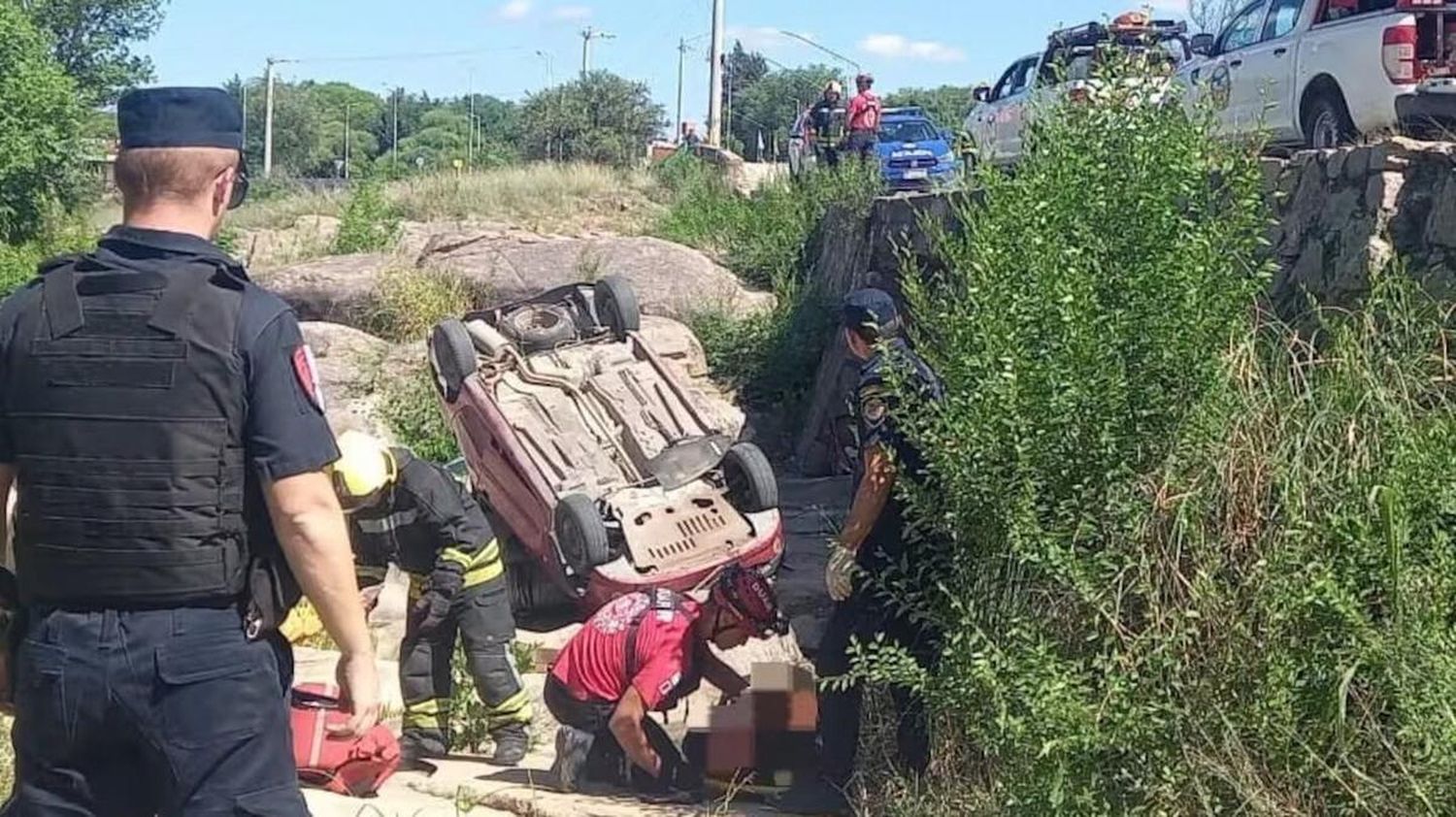 Un sanfrancisqueño falleció tras caer con su auto desde un puente en Mina Clavero