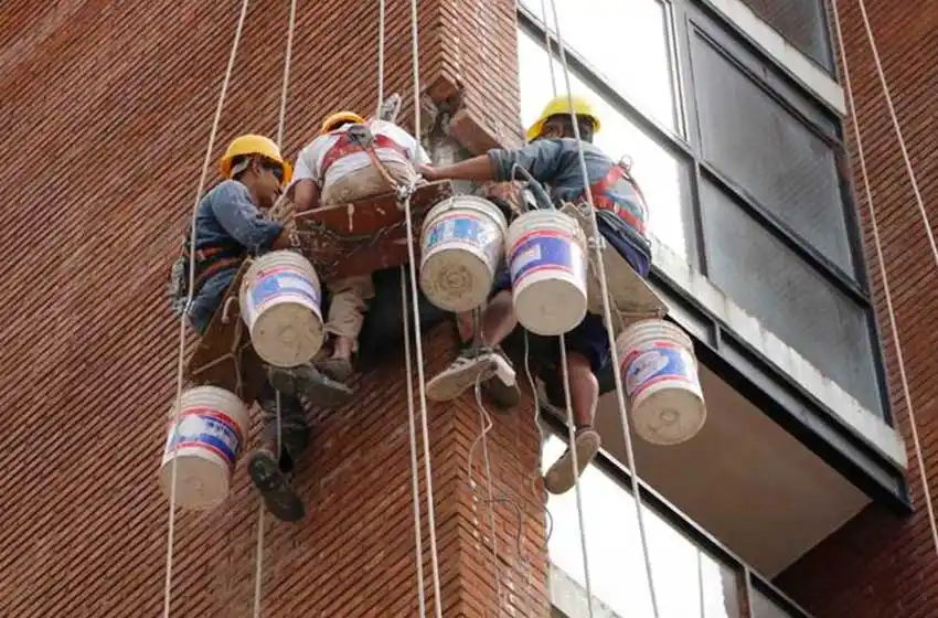 Arquitectos reclaman por la seguridad de infraestructura en espacio públicos