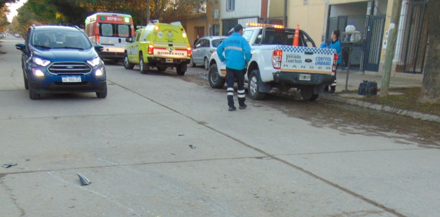 Servicios de emergencias atendieron a los motociclistas heridos.