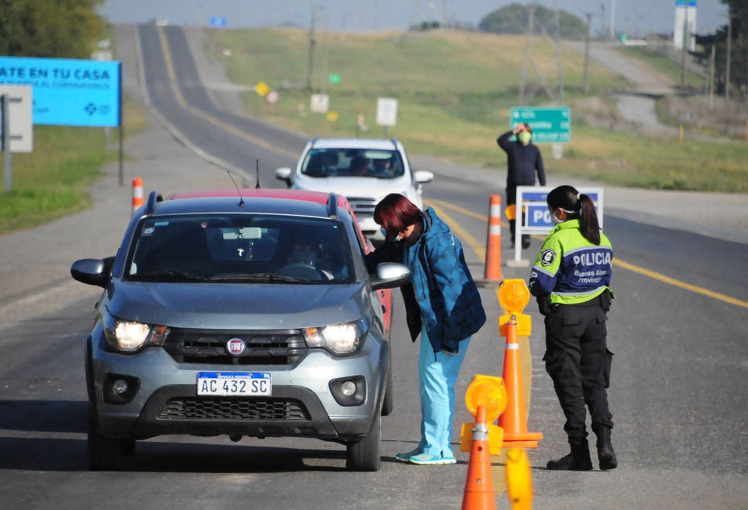 El lunes se flexibilizarán los controles de acceso y ya no será necesario hacer cuarentena