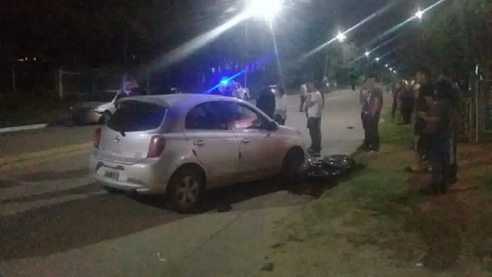 Corrían picadas en sus motos y chocaron: uno falleció y el otro sufrió heridas graves