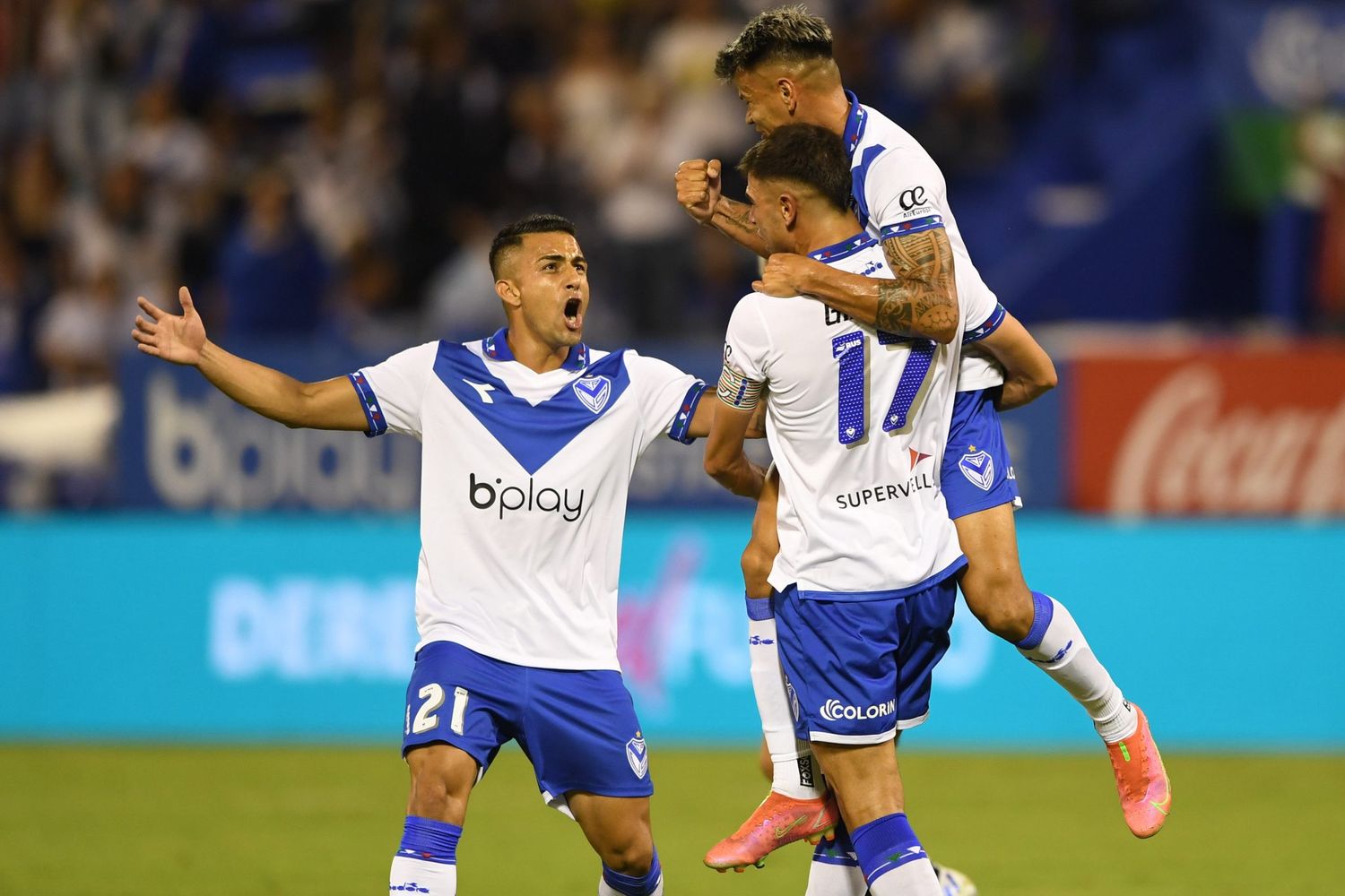 El líder Vélez busca volver  a la victoria