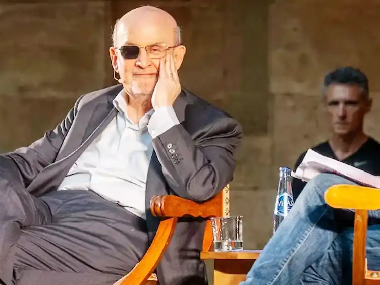 Salman Rushdie afirma que los “tiempos oscuros” pasarán y reivindica el cambio como motor histórico