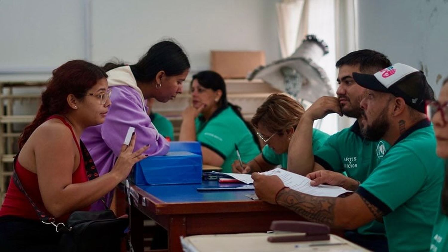 Masiva concurrencia de vecinos interesados en capacitarse en los cursos gratuitos de la Escuela de Artes y Oficios Municipal