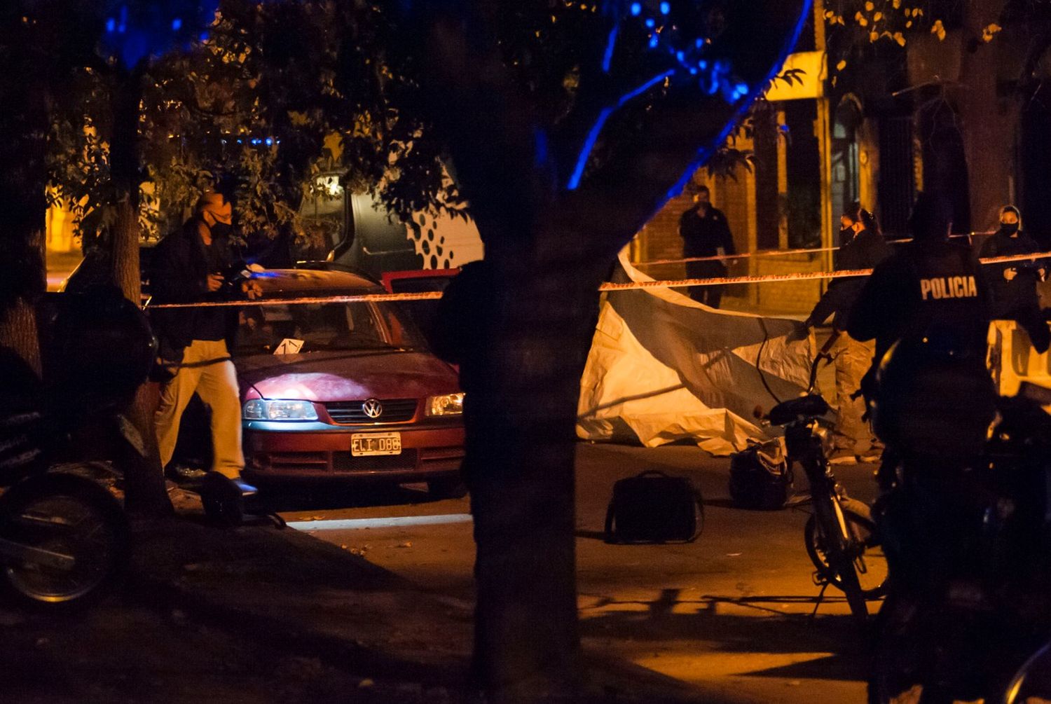 Mataron a un joven dentro de su auto en Rosario