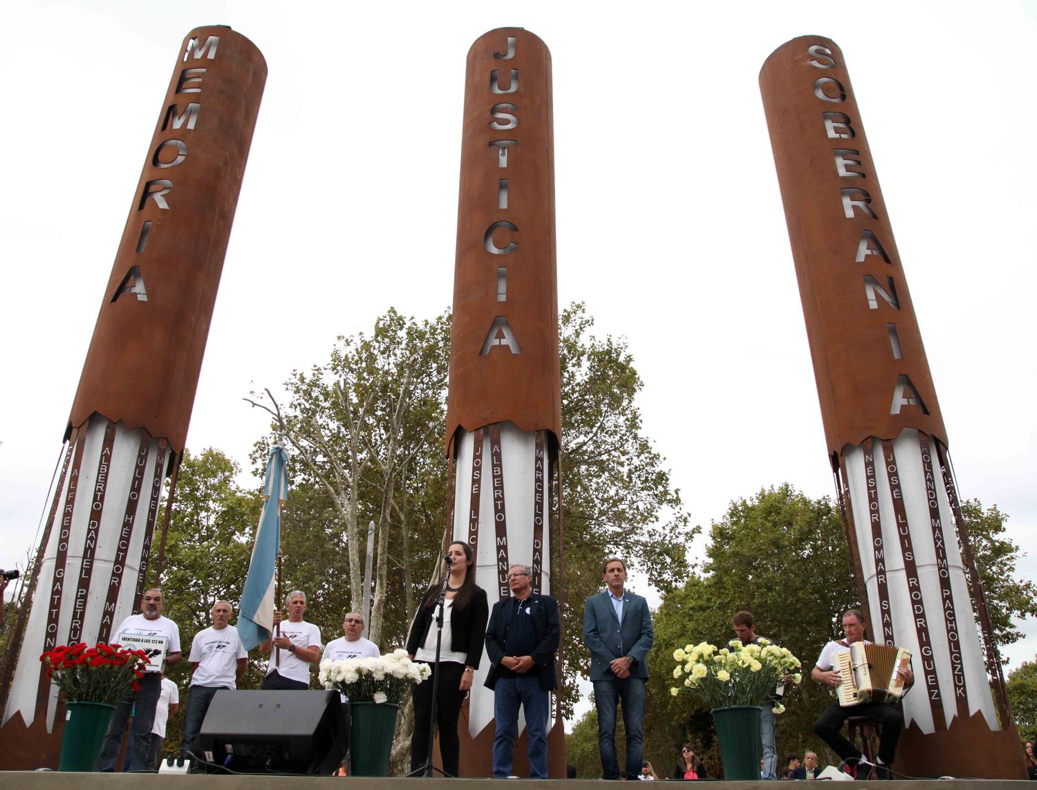 La Plata: Garro inauguró el monumento en homenaje a los caídos en Malvinas