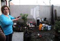 Vecinos de Reynoso al 2400 y del pasaje 16 del Arco  Iris se inundaron y exigen respuestas