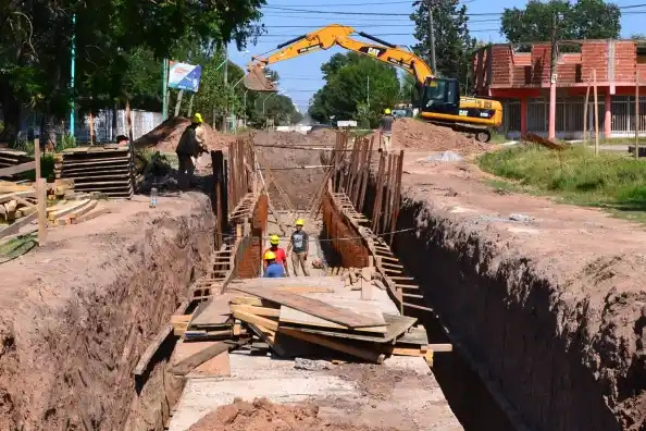 Santo Tomé: El entubado del canal Roverano avanza en dos frentes