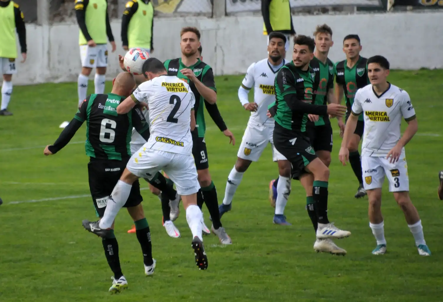 Barsottini, en duelo aéreo con Prósperi.