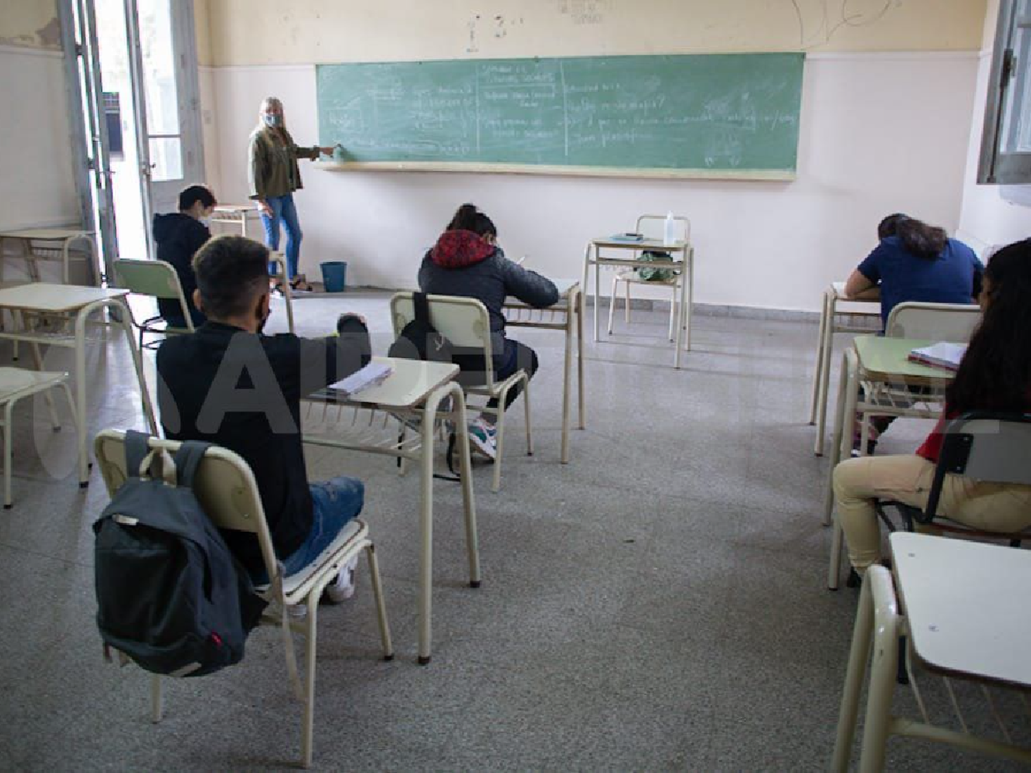 Vuelven las clases presenciales en todos los niveles en Santa Fe con horarios ampliados