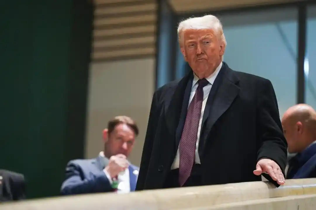 Ahora Trump también se preocupa por la vida extraterrestre.