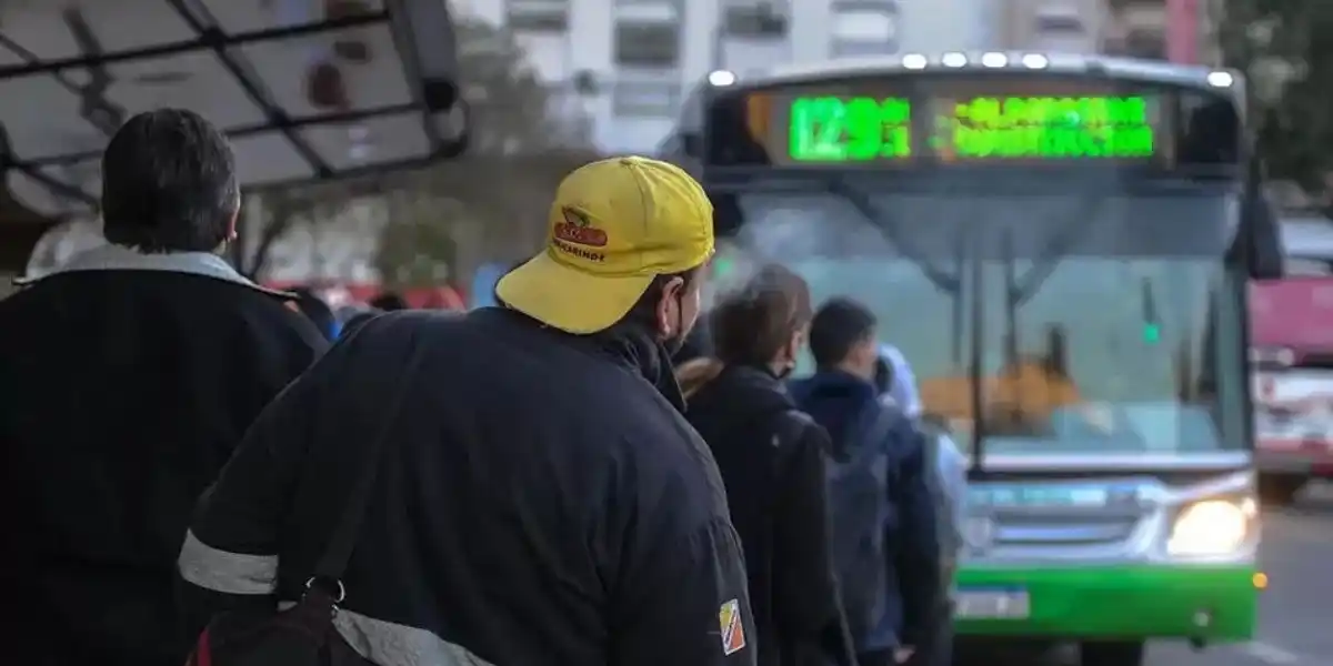 Se adelantó el paro de colectivos en el AMBA y rige desde las 21: qué líneas no funcionarán esta noche y mañana