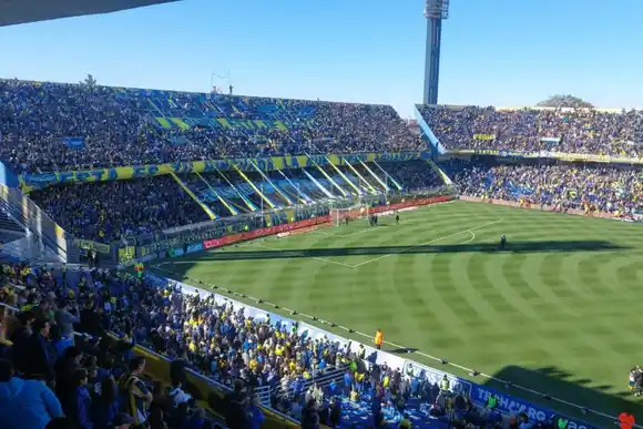 Clásico rosarino: confirman que el Gigante de Arroyito excedió su capacidad  de público habilitada