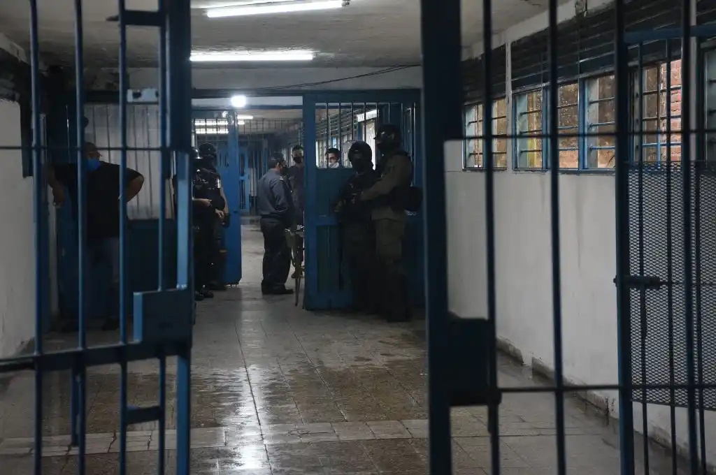 Una pelea en la Cárcel de Las Flores dejó un muerto