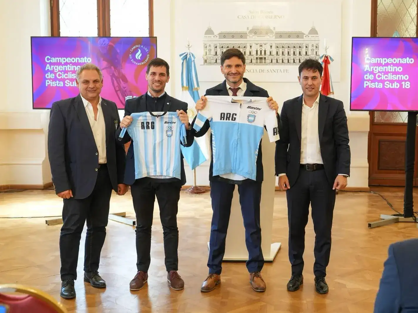El gobernador presentó el Campeonato Argentino de Ciclismo de Pista Sub-18, que servirá como prueba oficial del nuevo velódromo de Rafaela antes de los Juegos Suramericanos 2026.