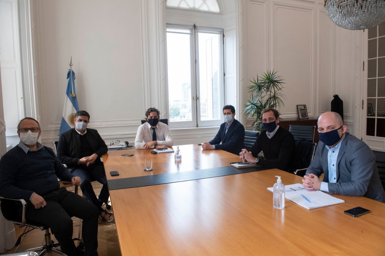 Cafiero en la Casa Rosada con tres Intendentes del PRO: Jorge Macri, Julio Garro y Diego Valenzuela