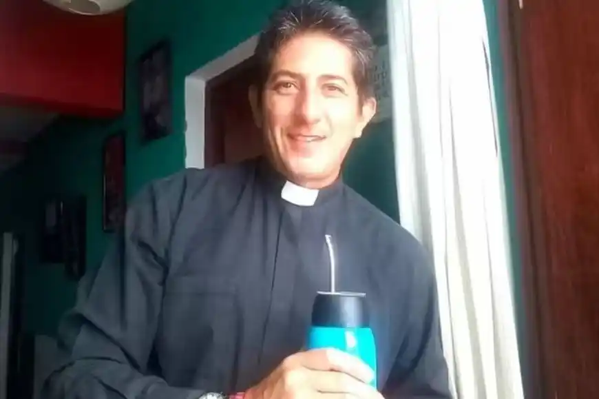 Un cura le partió una silla en la cabeza a un ladrón que había entrado a robar a su iglesia