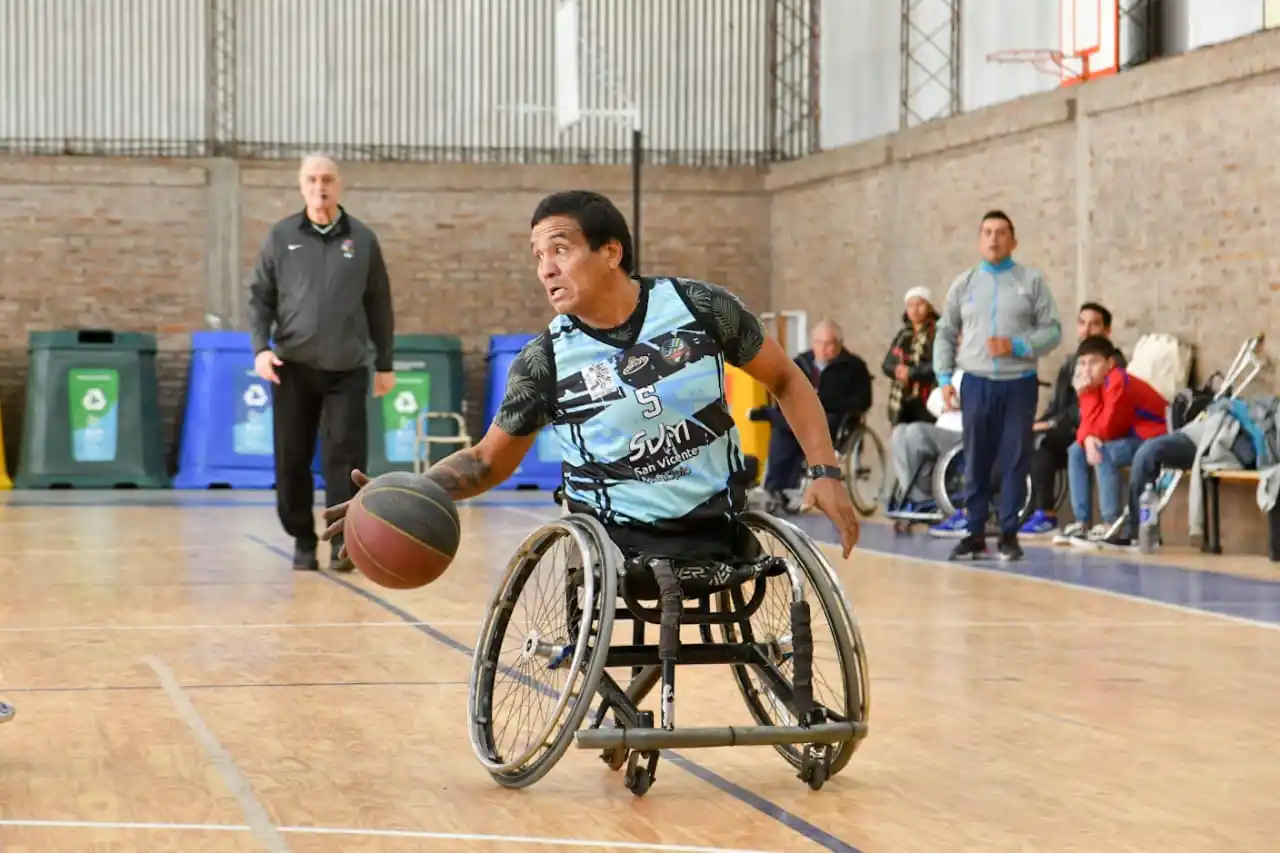 Julio Fernández es un veterano del básquet adaptado de la zona sur del Conurbano.