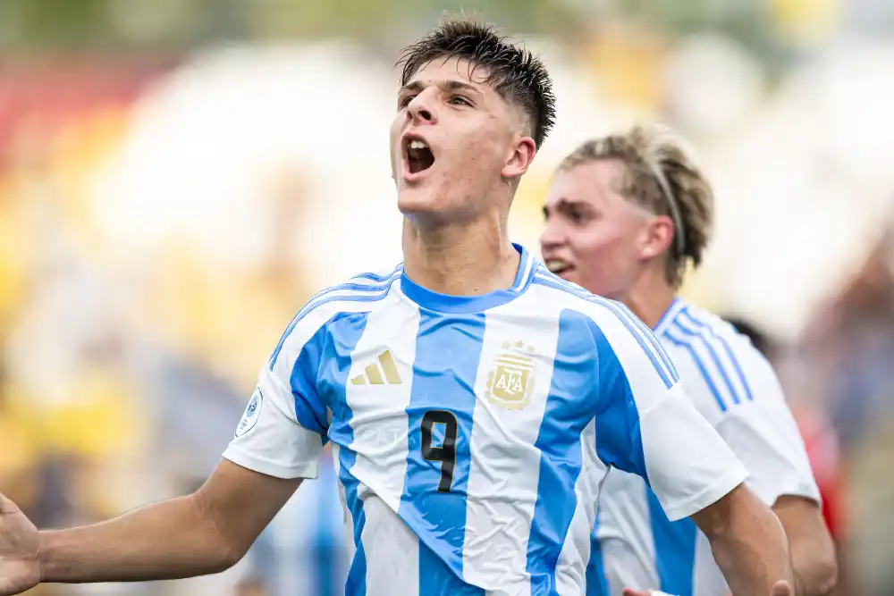 El 9 de Argentina, surgido en River de Mar del Plata, va por otro título para el fútbol nacional.