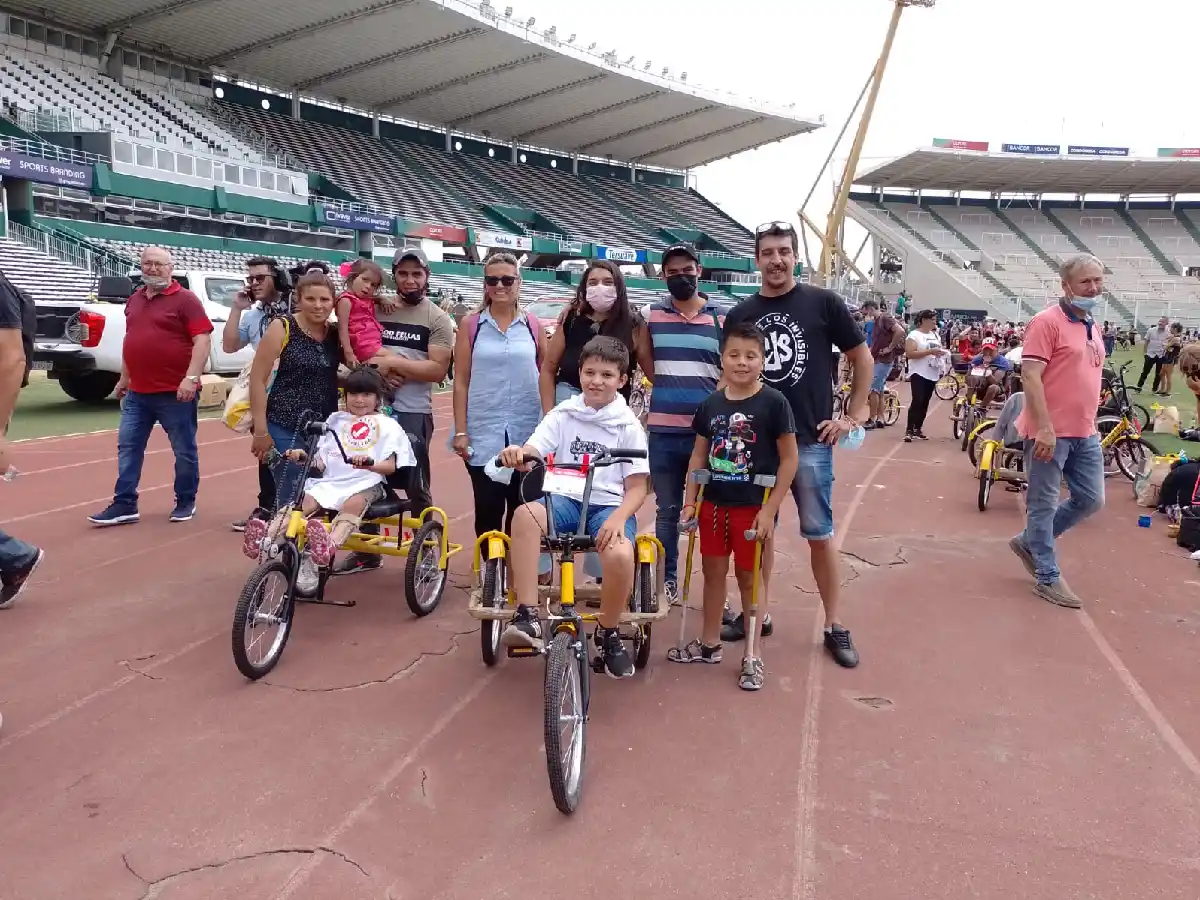 Inti y Tatiana: con sus bicis  adaptadas tienen más  autonomía y rehabilitación  