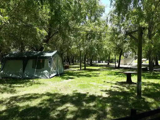 Detuvieron a un hombre que ingresó armado a un camping 