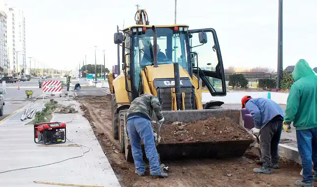 Reconstruyen la vereda en el tramo de Av. 2 entre 79 y 89
