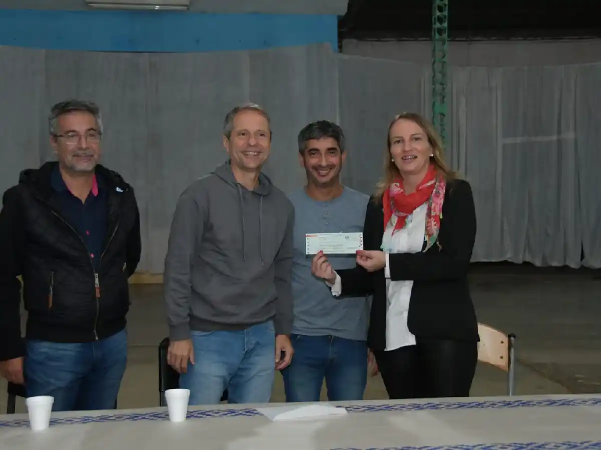 Bernarte se reunió con vecinos de barrio San Martín y entregó ayuda económica   