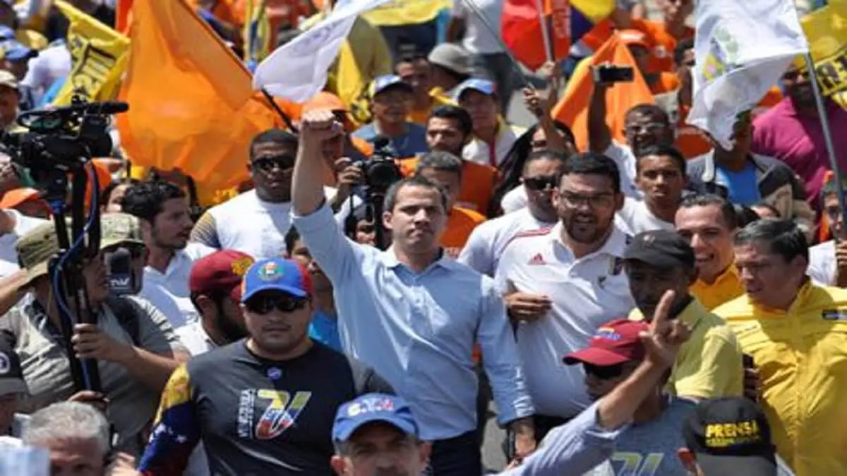 LA OPOSICIÓN PRETENDE RESOLVER sus miserias en el exterior, antes de definir su participación en el diálogo
