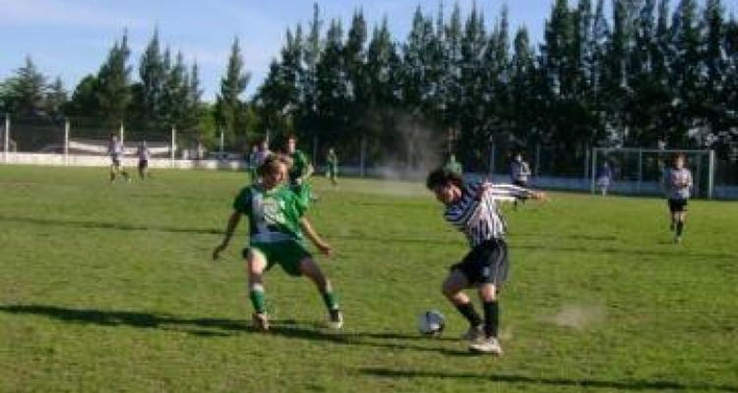 Finalista. Montesinos encabeza un ataque sampedrino en terreno visitante.