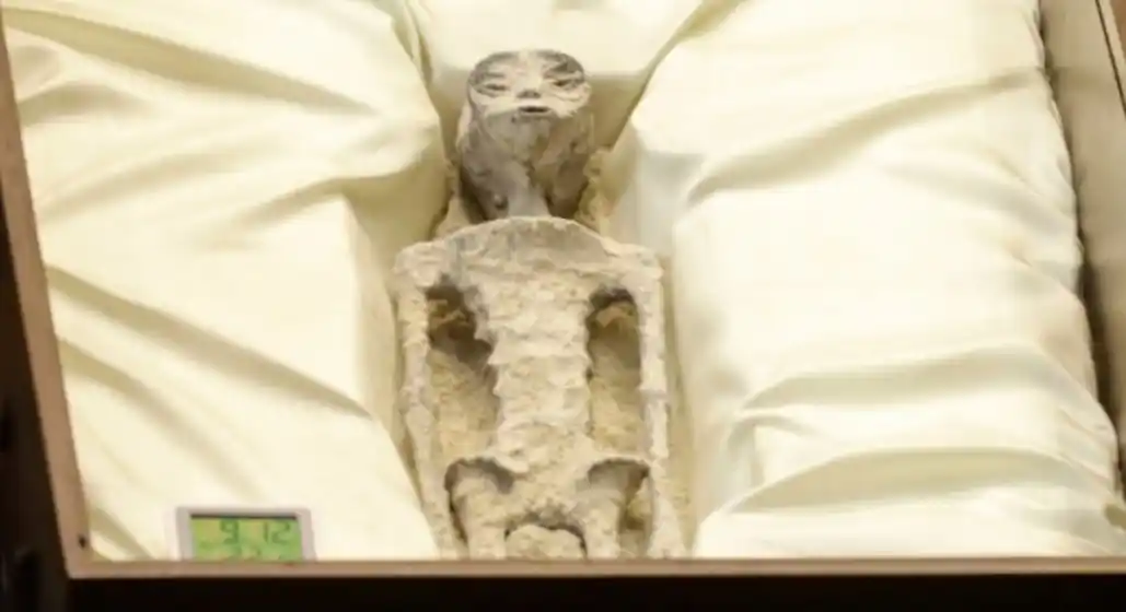 Exhibieron «seres no humanos de 1.000 años de antigüedad» en el Congreso mexicano