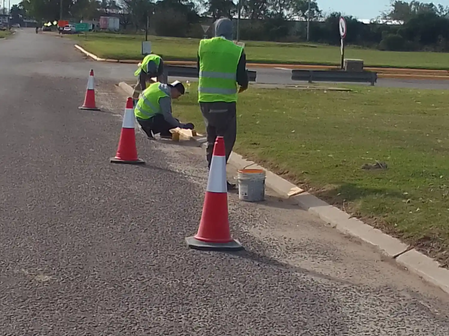 Realizan labores de mejoramientos en el cruce del Acceso Norte con la Ruta Nacional Nº 136