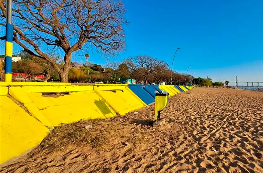 Vandalizaron la Rambla Catalunya con pintadas de Rosario Central