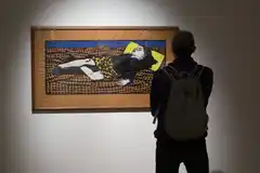 El Mumbat exhibe una selección de obras contemporáneas donde el relato instala objetos vinculados al mundo infantil