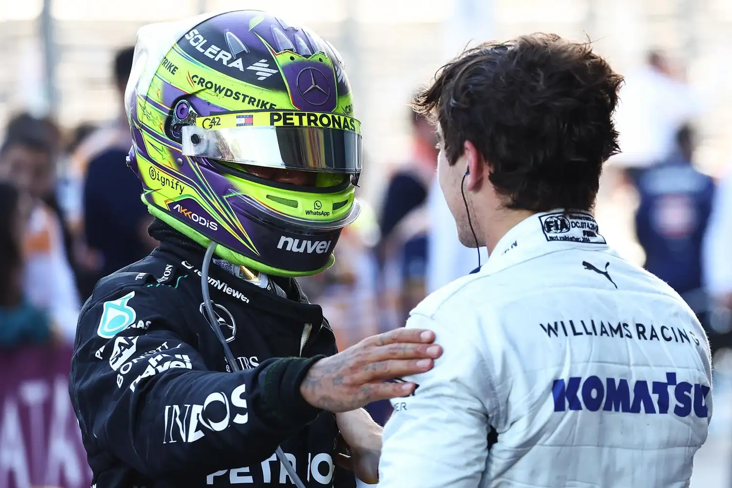 Hamilton y Colapinto, después de la carrera del domingo.