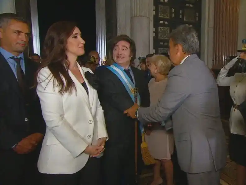 #AperturaSesiones2025: el frío saludo entre Javier Milei y Victoria Villarruel en la Asamblea Legislativa