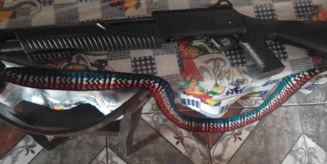 Los uniformados allanaron algunos inmuebles de la zona y secuestraron dos armas de fuego de gruesos calibre.