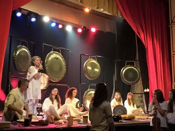 Venta de entradas para el espectáculo musical “Voces y sonidos por la Paz” en el Brazzola