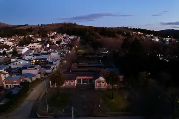 Vecinos del Tiro Federal reclaman por ruidos molestos, contaminación y riesgos para la seguridad