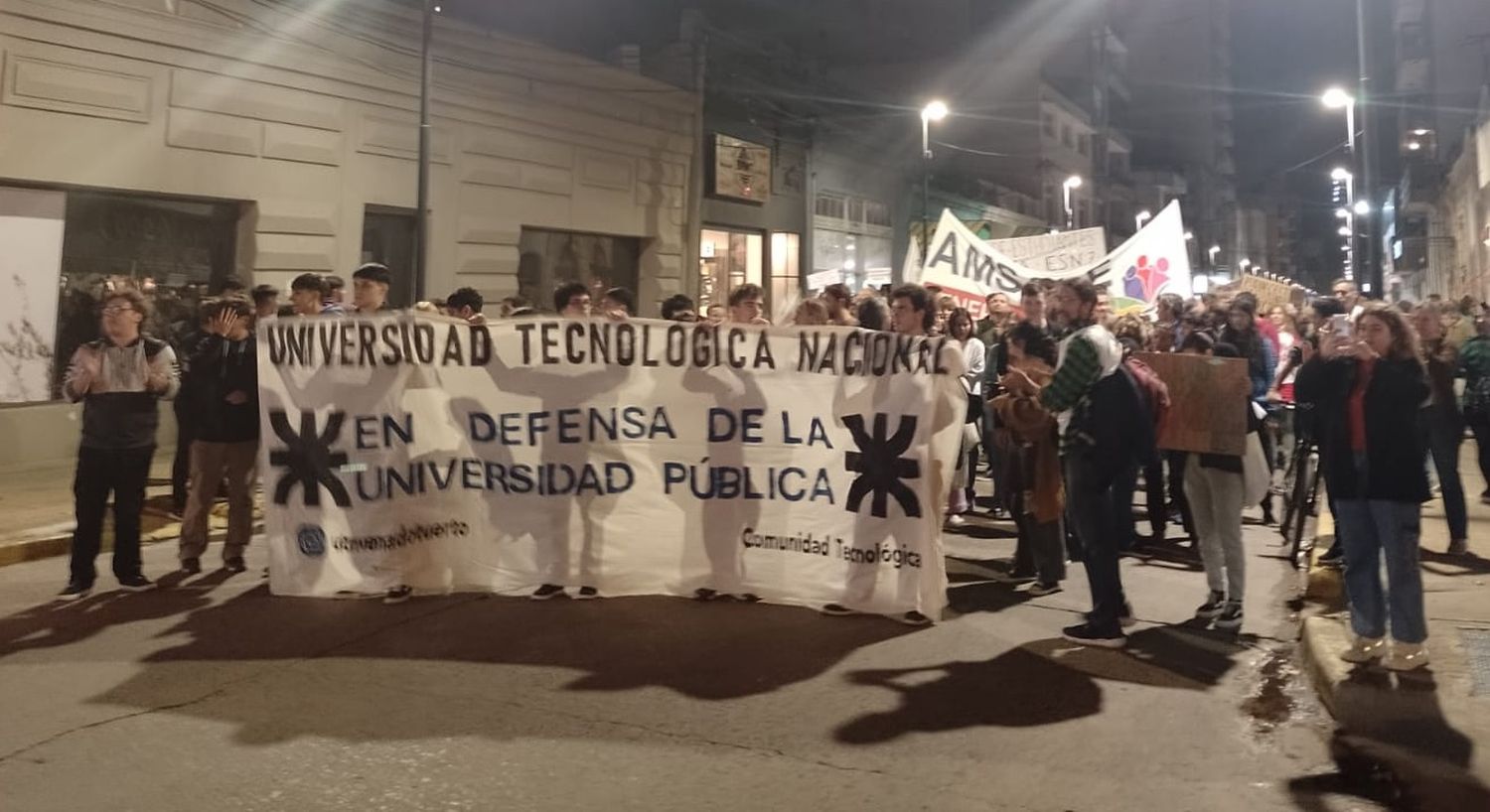 Estudiantes de la UTN abrieron la marcha. Foto: Sur24.