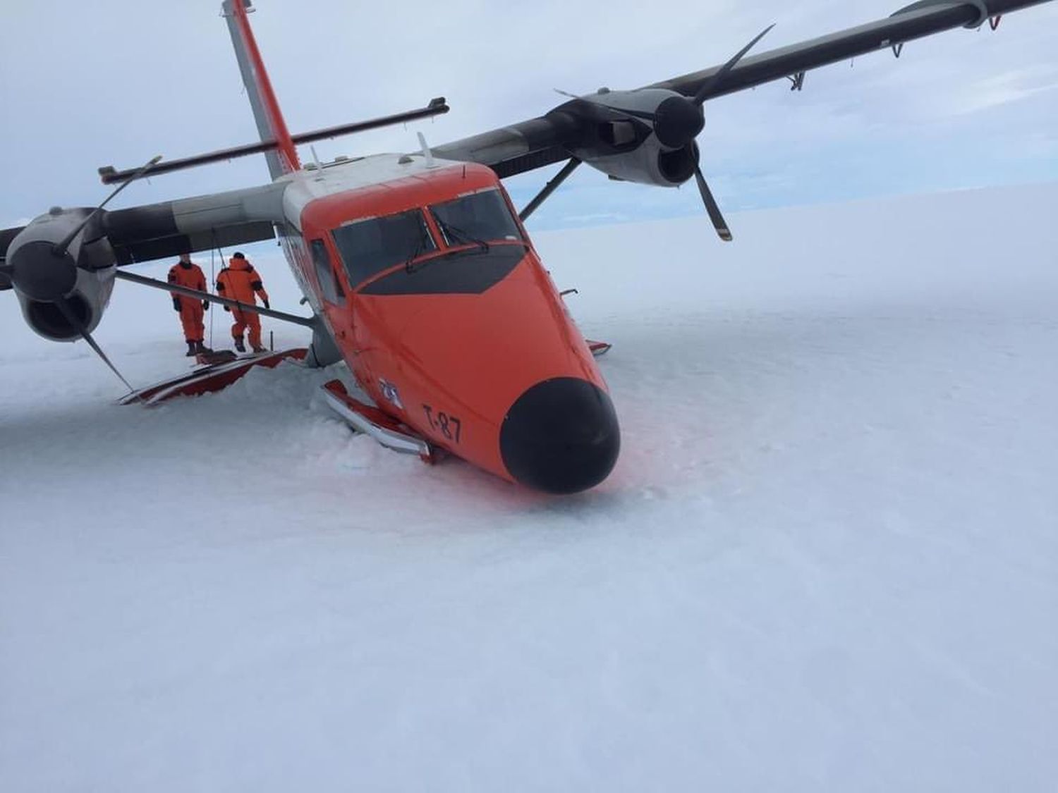 Twin Otter de la Fuerza Aérea Argentina accidentado en la Antártida