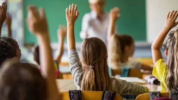 El Gobierno acordó un tope de aumento en las cuotas de los colegios privados