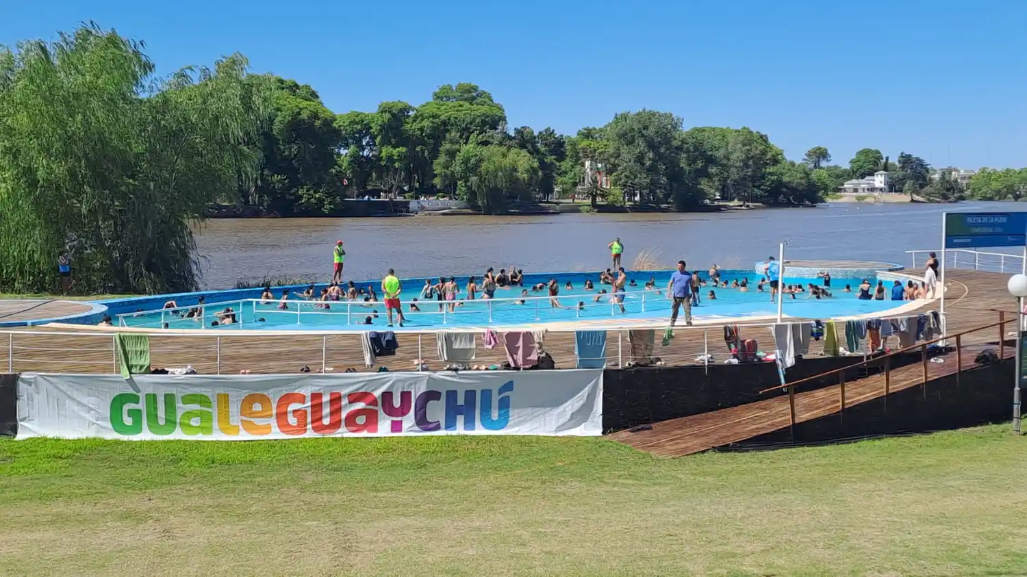 Después de la crecida del río, inauguró la Pileta del Puente: los precios y horarios de funcionamiento