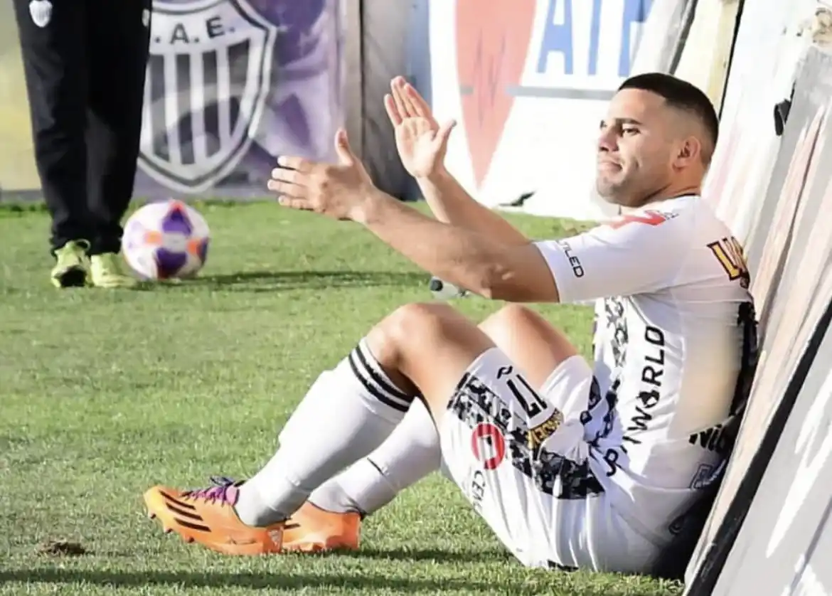 Alderete festeja su gol 
(Foto: prensa Estudiantes)