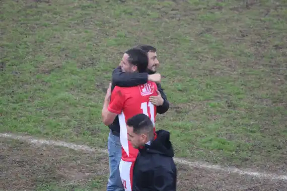 "Tarde caliente: expulsiones, triunfos claves y lluvia en la Copa El Rodeo"