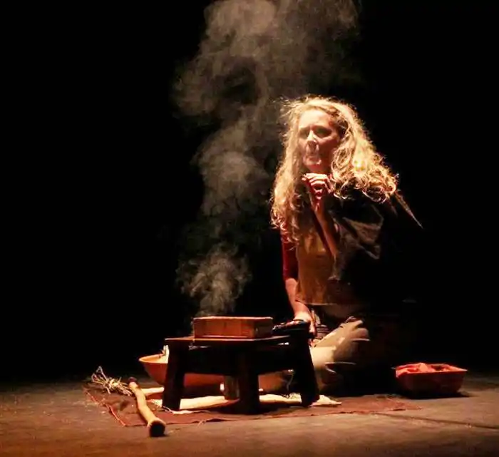 Obra teatral �SCuenca. Todo debajo⬝, en el Aula Magna de la sede Salto Udelar