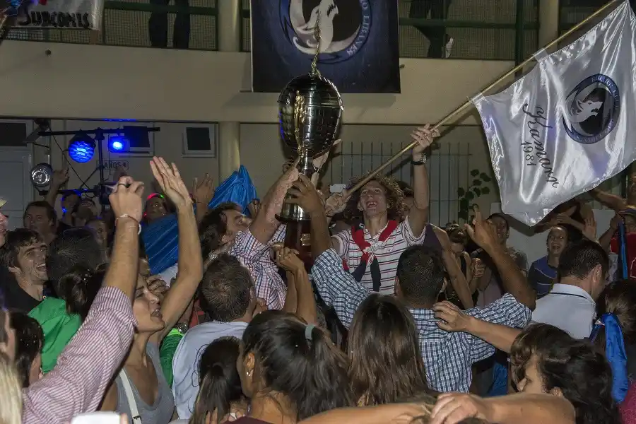 Kamarr, bicampeona del Carnaval del País