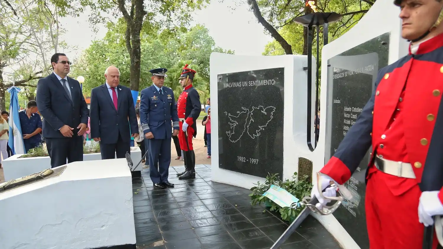 Lifschitz participó del acto por el Día del Veterano y los Caídos en la Guerra de Malvinas