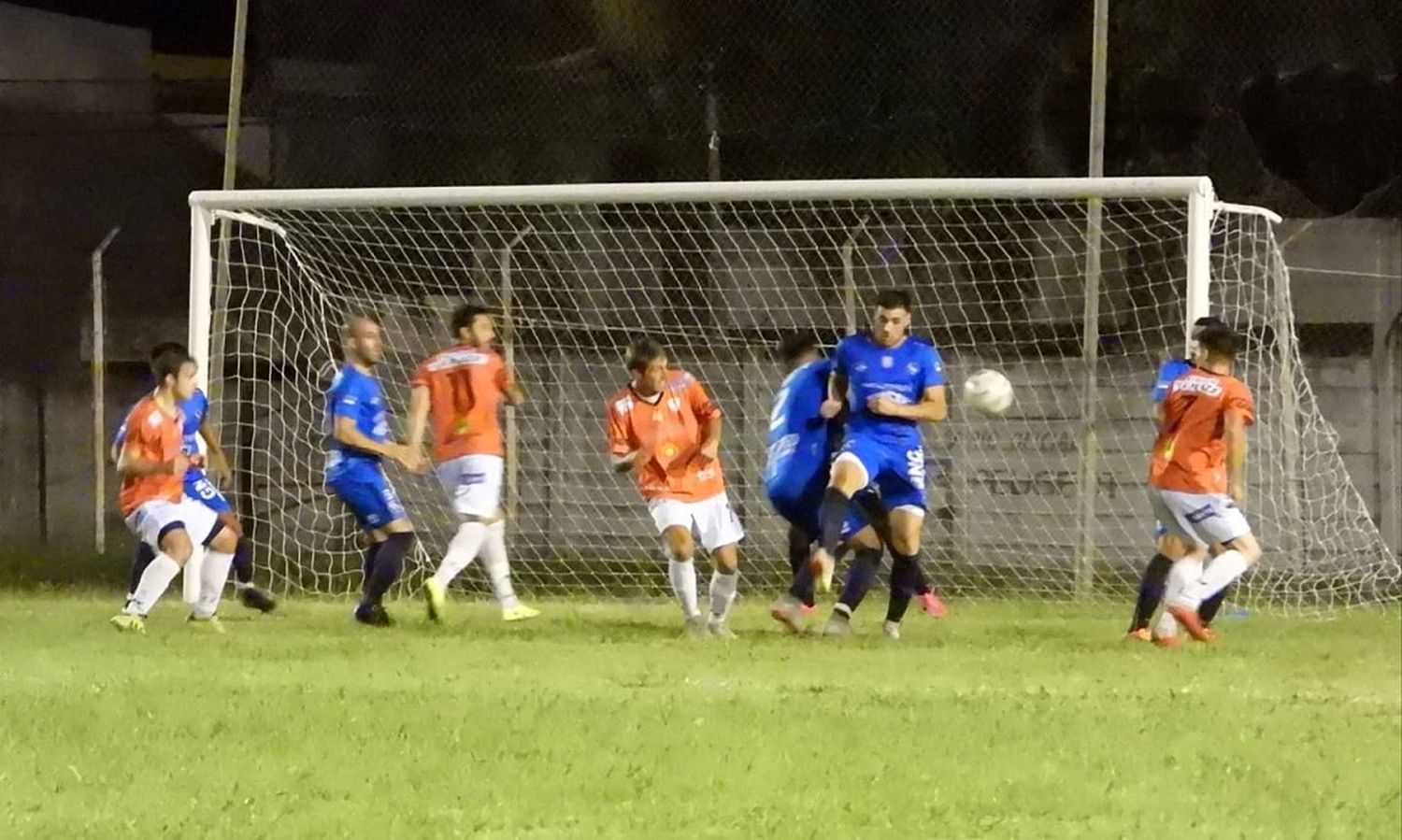 Central Larroque pasó a Deportivo en los penales y defenderá el título